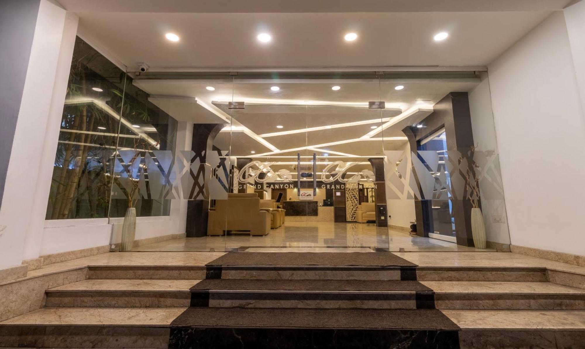 Treebo Grand Canyon By D2V Kochi Exterior photo